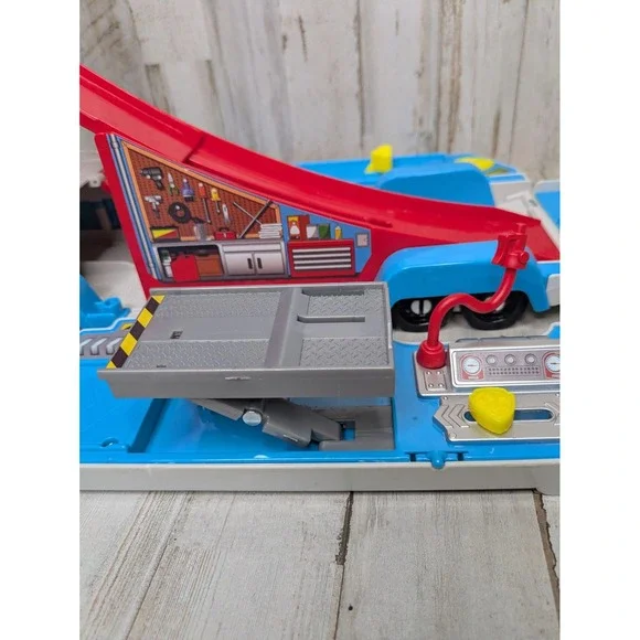 Paw Patrol Semi Truck Launch 'n Haul Patroller 2-in-1 Track Set (6053365) - Picture 4 of 7